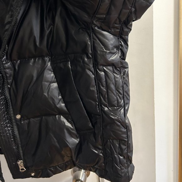 Shiny Black Puffer with Hood - Picture 6 of 12